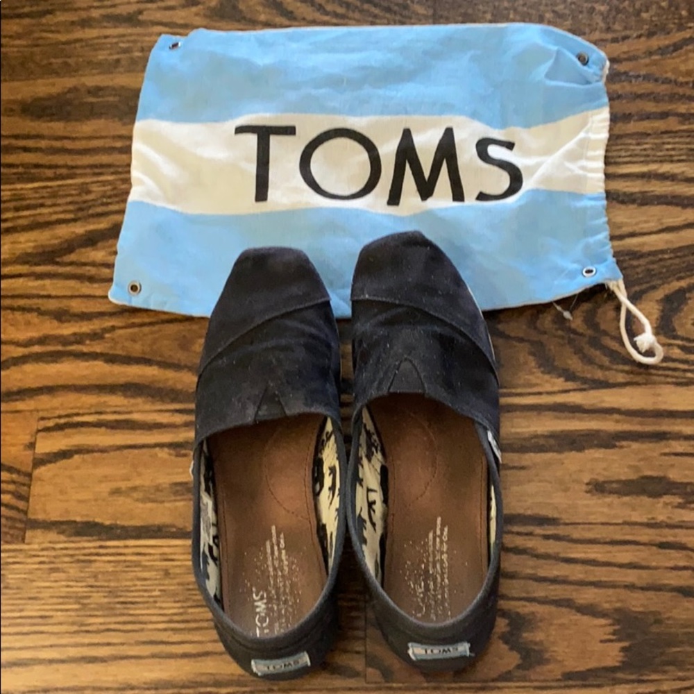 Toms classic black canvas loafers